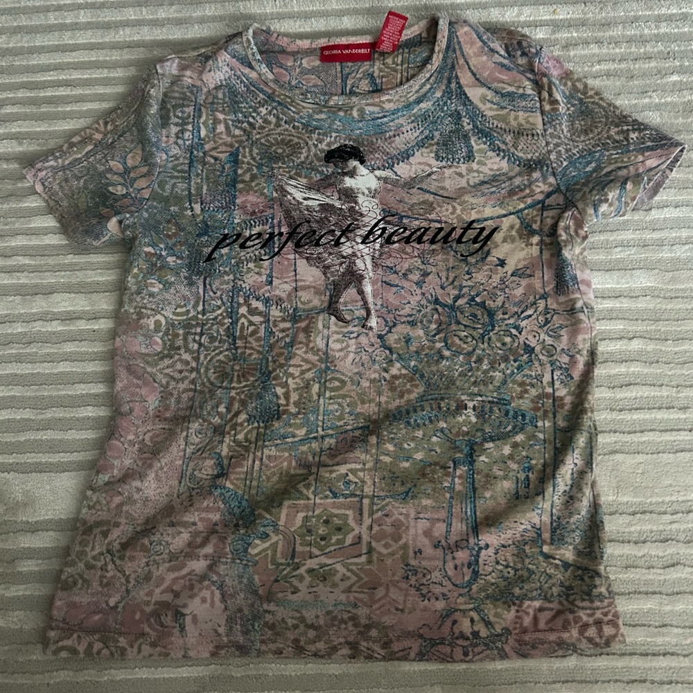 PERFECT BEAUTY GRAPHIC TEE